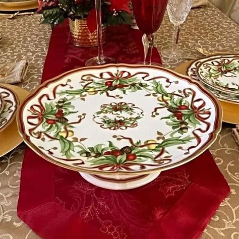 14 China Patterns That Are Worth a Small Fortune (And How to Spot Them) - NewsBreak Christmas China Patterns, Italian Pattern, Holiday China, Balance Transfer Credit Cards, Flora Danica, Nantucket Baskets, Christmas China, Cabbage Leaves, Big Bucks