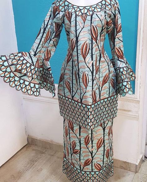 African Design Dresses Ankara, Hausa Ankara Skirt And Blouse, Ankara Top Styles, Boubou Styles For Women, Ankara Skirt And Blouse, Modest Dresses Fashion, African Fabric Dress, Chic Dress Classy