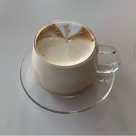 Coffee Obsession, Pretty Drinks, Aesthetic Pfp, Aesthetic Coffee, Idee Pasto Sano, Coffee Date, Beige Aesthetic, Puddings, Frappe