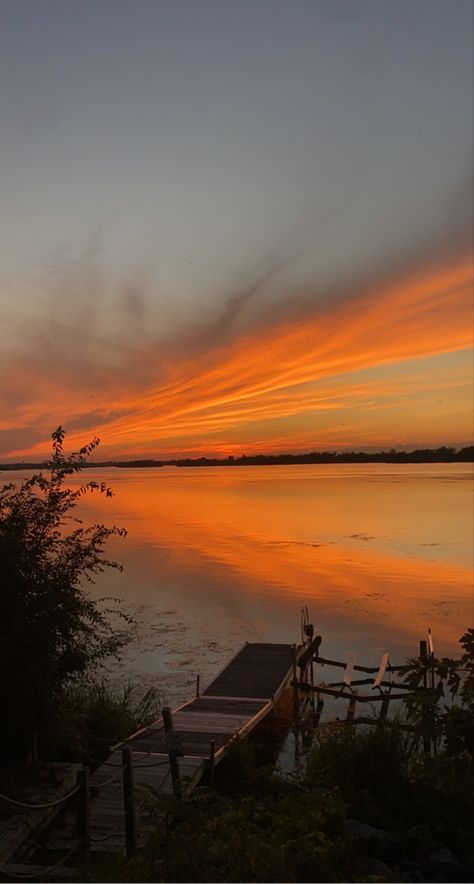 Sunset of the St-Lawrence river, on the south shore of Montreal city French River Ontario, Montreal Trip, Sunset River Aesthetic, Great River Road, Saint Lawrence River, St Lawrence River, Potomac River, St Lawrence, Of Montreal