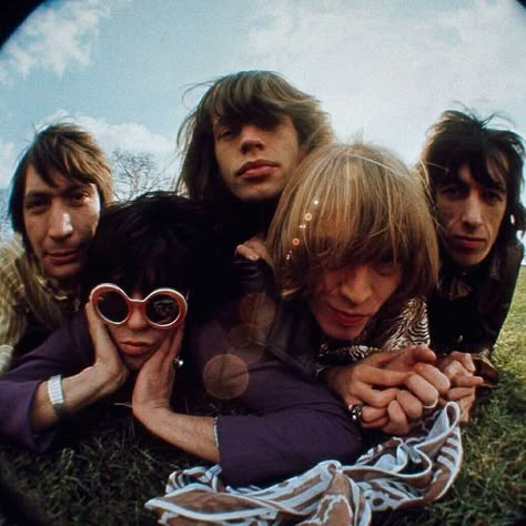 Rolling Stones in London, 1968 #rollingstones #therollingstones #thestones #stones #60s #sixties #1960s Band Photoshoot, The Velvet Underground, David Bailey, Band Photography, Linda Mccartney, Charlie Watts, 70s Aesthetic, Photographie Portrait Inspiration, Iggy Pop