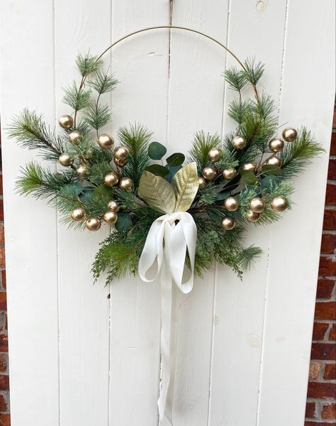 Christmas Hoop Wreath Ideas, Gold Wire Wreath, Gold Hoop Wreath Christmas, Gold Ring Wreath, Metal Wreath Ring, Gold Hoop Wreath, Wreath Inspiration, Christmas Tree Lots, Ring Wreath