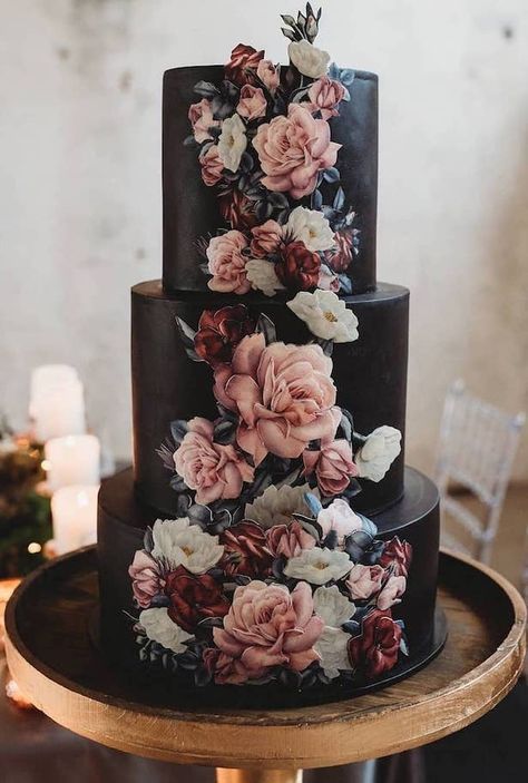 Moody Wedding Decor, Green Wedding Cake, Cake With Flowers, Pretty Wedding Cakes, Black Cake, Black Wedding Cakes, Fall Wedding Cakes, Cake Trends, Modern Wedding Cake