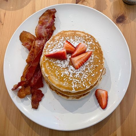 Pancakes And Bacon Aesthetic, Pancakes And Bacon Breakfast, Bacon Aesthetic, Bacon And Pancakes, Aesthetic Food Breakfast, Pancakes Bacon, Pancakes And Bacon, Birthday Breakfast, Bacon Breakfast