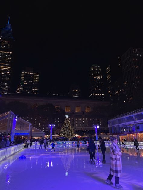 Bryant Park Ice Skating, Ice Skating Rink Outdoor, Skating Aesthetic Ice, Winter Wonderland Aesthetic London, Ice Skating Rink Aesthetic, Ice Skating Background, Ice Skating London, Ice Skating Nyc, Outdoor Ice Rink