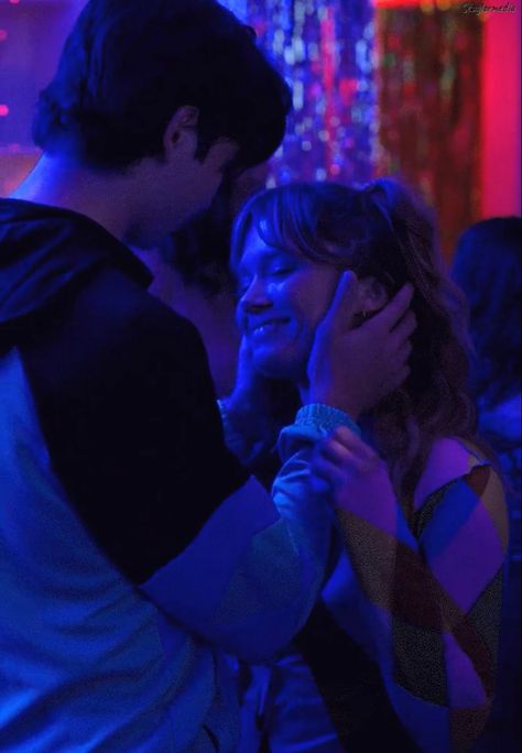 steven and taylor ~ staylor | the summer i turned pretty season 2 | episode6 : “love fest” | taylor and steven moment after party in the usa dance when steven confesses his feelings for taylor Steven And Taylor, Party In The Usa, Love Fest, The Summer I Turned Pretty, After Party, Feelings