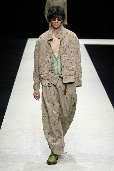 Emporio Armani Spring 2025 Menswear Fashion Show | Vogue Suede Suit, Armani Collection, Mens Fashion Inspiration, Menswear Fashion Show, Menswear Fashion, Menswear Collection, Men's Knit, Knit Fashion, Giorgio Armani