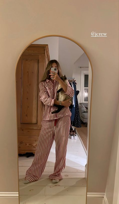 Cozy Pjs Winter, Winter Pajamas Aesthetic, Christmas Pjs Outfit, Christmas Pjs Aesthetic, Christmas Pajamas Aesthetic, High Maintenance Aesthetic, Christmas Pajama Pictures, Maintenance Aesthetic, Homebody Aesthetic