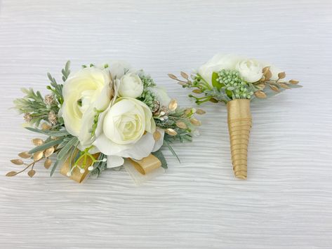 Elopement Bridesmaid, Silk Flower Boutonniere, Bridesmaid Corsage, White Ranunculus, Ranunculus Flowers, Clear Plastic Containers, Wedding Boutonniere, Ribbon White, Corsage Prom