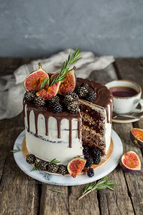 Figs Cake, Cake With Figs, Bakery Photography, Delicious Chocolate Cake, Pastry Chocolate, Fig Cake, Tasty Chocolate Cake, Broiled Fish, Sweet Bakery