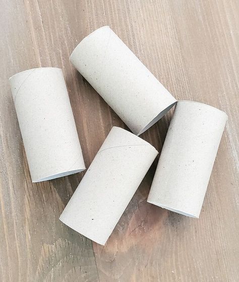 I had a few toilet paper rolls ready for the recycling bin, when an idea came to me! Why not use them to create something useful. napkin rings it is! I'm going to show you how I used toilet paper rolls, mod podge, and paper napkins to create super easy napkin rings! I used basic toilet paper rolls. I decided to cut straight down the roll before dividing the roll into two pieces. I then cut the rolls into two rings. I found these paper napkins locally; and decided to use them fo… Diy Napkin Rings Wedding, Diy Napkin Rings Christmas, Diy Christmas Napkins, Diy Napkin Holder, Diy Napkin Rings, Easter Napkins Rings, Thanksgiving Napkin Rings, Paper Napkin Rings, Fun Thanksgiving Crafts