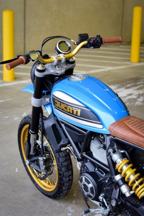 Ducati Scrambler Cafe Racers, Motos Aesthetic, Ducati Desert Sled, Ducati Scrambler Custom, Cafe Motorcycle, Scrambler Moto, Adventure Bike Motorcycles, Desert Sled, Moto Scrambler