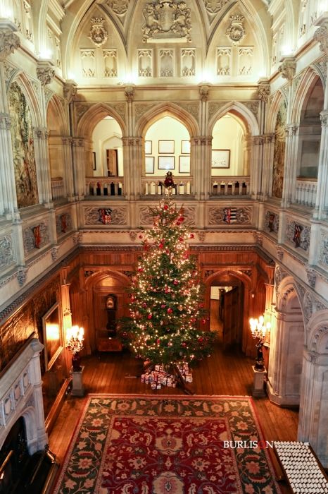 Christmas Royal Ball Aesthetic, Christmas Castle Decoration, Christmas Castle Aesthetic, Highclere Castle Christmas, Christmas Ballroom, Christmas Mansion, 1920s Christmas, Castle Images, Dunrobin Castle