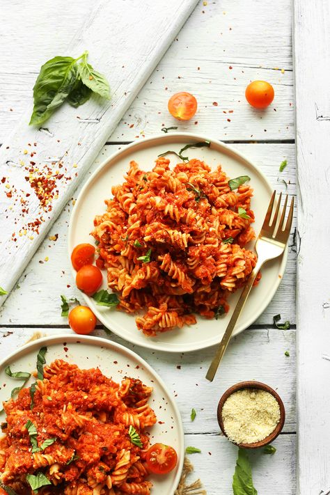 AMAZING Spicy Red Pasta with Lentils and GF Pasta! #vegan #plantbased #glutenfree #recipe #healthy #minimalistbaker Red Pasta Recipes, Pasta With Lentils, Meatless Dinners, Red Pasta, Menu Sarapan Sehat, Resep Pasta, Spicy Pasta, Lentil Pasta, Healthy Pasta