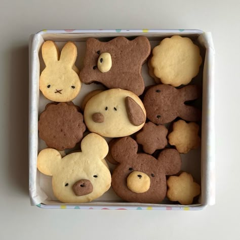 plain and cocoa cookies in the shape of miffy, snoopy, and little bear characters Cookies Cute Packaging, Cookies Love Aesthetic, Kawaii Cookies Recipes, Cute Cookies Aesthetic, Cute Chocolate Chip Cookies Aesthetic, Bear Cookies Aesthetic, Aesthetic Cookies, Cookies Cute, Cookies Aesthetic