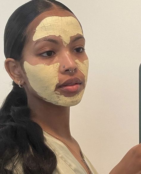 Clear Skin Aethstetic Vision Board, Face Mask Aesthetic, Black Femininity, Pretty Skin Care, White Plate, Pretty Skin, Healthy Lifestyle Inspiration, Body Skin Care Routine, Beauty Skin Care Routine