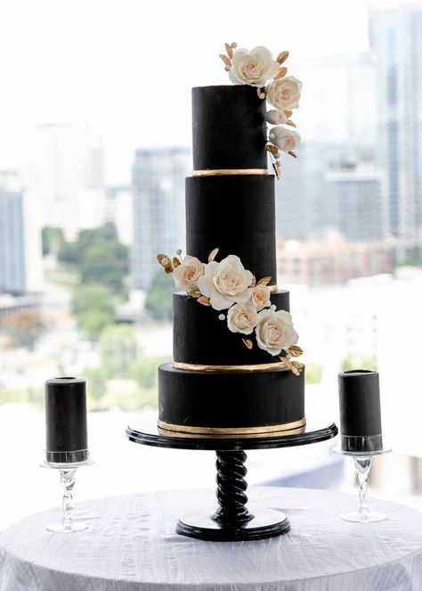 White Elegant Wedding Cake, Black And White Elegant Wedding, White And Gold Wedding Cake, Black And White Wedding Cake, Skyline Wedding, Black And White Wedding Theme, Atlanta Skyline, New Years Wedding, Black Gold Wedding