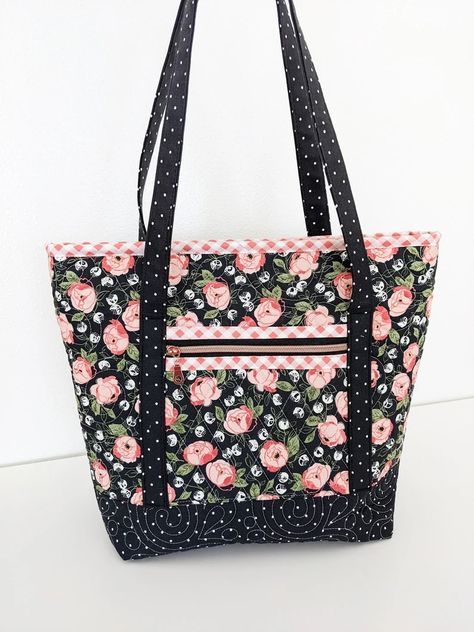 Fleetwood Tote Bag sewing pattern - Sew Modern Bags Quilted Tote Bags Patterns, Zippered Tote Bag, Country Rose, Pouch Sewing, Sewing And Quilting, Quilted Tote Bags, Pouch Pattern, Quilted Totes, Zipper Tote Bag