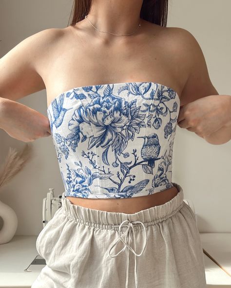 Back in stock! It took me so long to get hold of more of this fabric but I now finally have some in my possession and the Juliette corset top is now back on the website 💙 Strapless Corset, Corset Crop Top, Satin Top, Jewelry Outfit, Blue Print, Print Top, Corset Top, Flower Print, Satin Ribbon