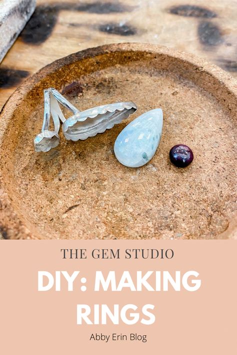 Silversmithing Jewelry Ideas, Diy Crystal Rings, Gem Studio, Diy Gemstone Jewelry, Silversmithing Jewelry, Making Rings, Broken China Jewelry, Diy Gemstone, Mom Ring