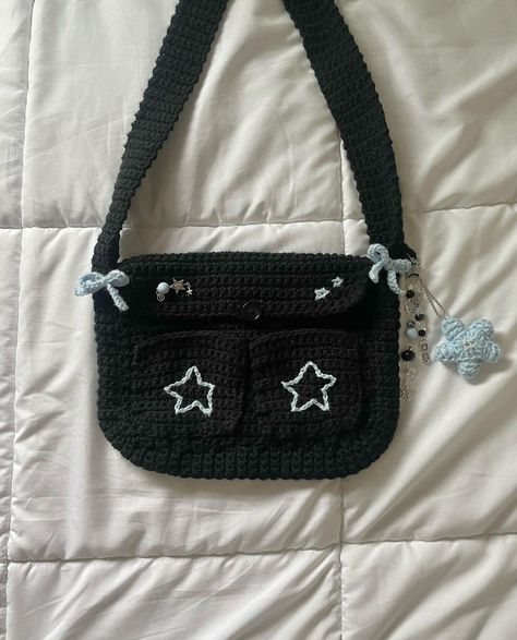 Aesthetic crochet bag Star Messenger Bag, Crochet Messenger Bag, Crochet Fairy, Pola Amigurumi, Kawaii Crochet, Crochet Business, Crochet Design Pattern, Crochet Stars, Pola Sulam