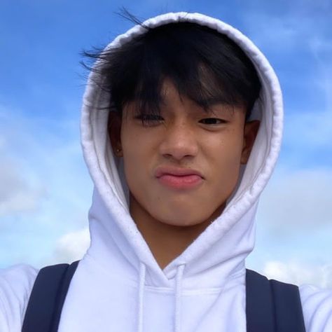 Filipino Boys, Selfie Hoodie, Boy Hoodie, Bf Picture, Boyfriend Video, Teen Celebrities, All Korean Drama, Aesthetic Guys