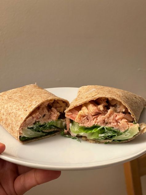 Tuna Wrap Recipe Healthy, Tuna Wraps Recipes, Tuna Wrap, Wraps Recipes Healthy, Healthy Food Inspiration, Healthy Food Dishes, Sandwiches For Lunch, Think Food, Whole Wheat