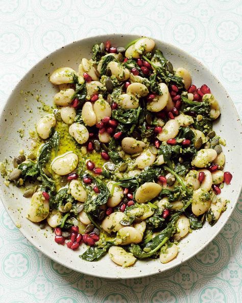 This easy pesto butter bean recipe, for one person, is from Ella Woodward's cookbook Deliciously Ella Every Day. It takes just 15 minutes to make. Deliciously Ella Recipes, Pesto Butter, Butter Beans Recipe, Lots Of Food, Deliciously Ella, Butter Beans, Supper Recipes, Idee Pasto Sano, Veggie Dishes