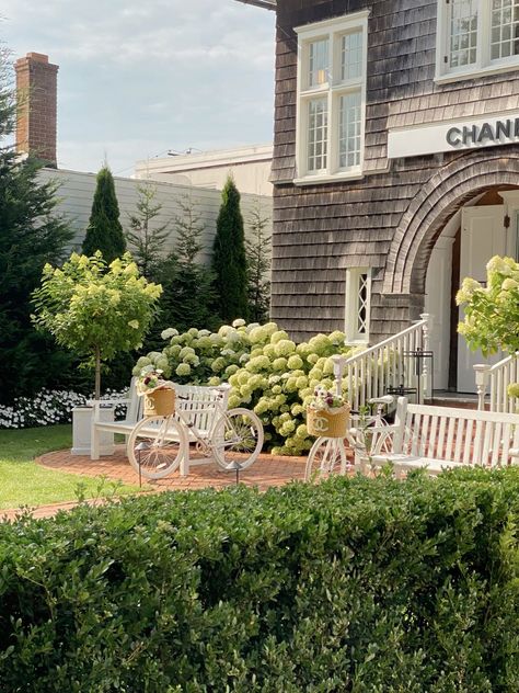 Luxury Hamptons Style, Hamptons Family Aesthetic, Hamptons Summer Style, Hamptons House Aesthetic, East Hamptons Aesthetic, Hampton House Exterior, Montauk Aesthetic, Hamptons Summer Aesthetic, Hamptons Winter