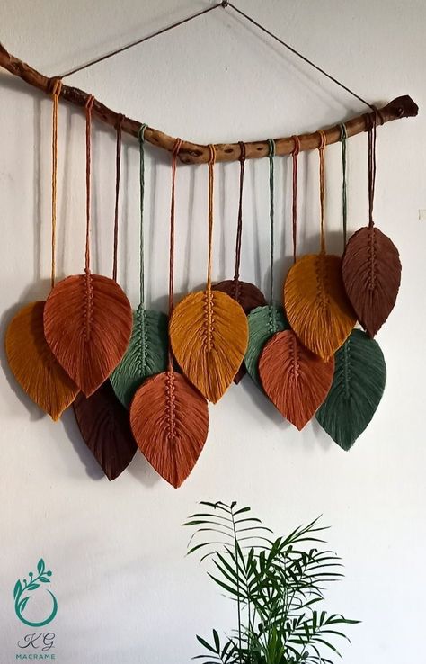 Colored Macrame Plant Hanger, Home Made Lamps, Boho Diy Crafts, Autumn Macrame, Macrame Leaf Wall Hanging, Leaf Macrame, Macrame Leaves, Art Macramé, Boho Crafts Diy