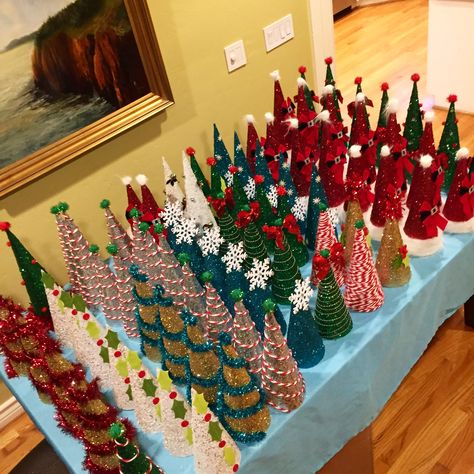 15 Cone Christmas Tree Designs to Make - Cathie Filian & Steve Piacenza Christmas Tree Yarn, Christmas Ribbon Crafts, Christmas Tree Designs, Christmas Table Decorations Diy, Christmas Tree Glitter, Cardboard Christmas Tree, Dollar Store Christmas Crafts, Christmas Cones, Cone Christmas Trees