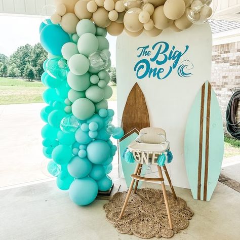 Let's end summer big with this Garland! We love our customer's build of our "The Big One" garland! Summer isn't over yet! Surfs up!!🪼🌊🤍 #balloons #balloondecorator #party #birthday #kidsparties #kidsparty #babyshower #matteballoons #gogoglam #tuftex #sempertex #ballonartist #balloongarlands #summer #surf #1stbday The Big One Surf Birthday Girl, The Big One Birthday Party, The Big One Surf Birthday, Surfer Party, Surf Birthday Party, Surf Birthday, Boys First Birthday Party Ideas, Up Balloons, Summer Surf