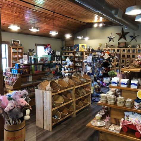 Camp Store Ideas, Tack Shop Display Retail Stores, Small General Store Ideas, Tack Store Display Ideas, Farm Store Decor, Mini Market Store Ideas, Boutique Merchandising, Deli Design, Country Store Display