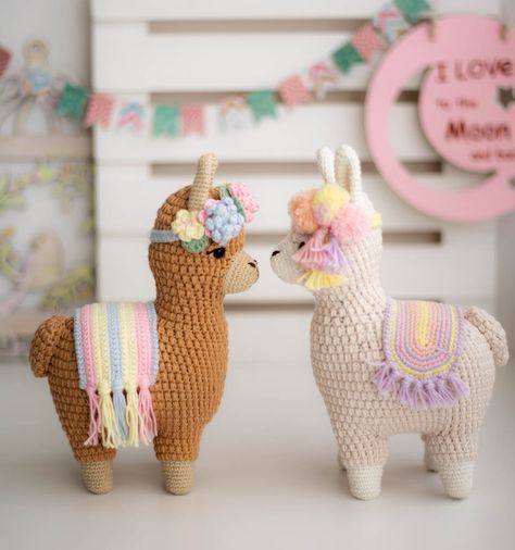 Crocheted Llama, Crochet Lama, Pattern Steps, Llama, Amigurumi Pattern, Crochet Projects, Knit Crochet, Christmas Gifts, Amigurumi