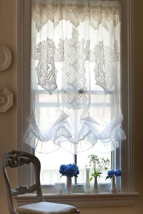 17 Rustic Window Treatments You'll Want to Try Now Tied Curtains, Coquette Curtains, Shabby Chic Window Treatments, Roman Curtain, Rustic Window Treatments, Window Bathroom, Simple Window Treatments, Lace Balloons, Farmhouse Window Treatments