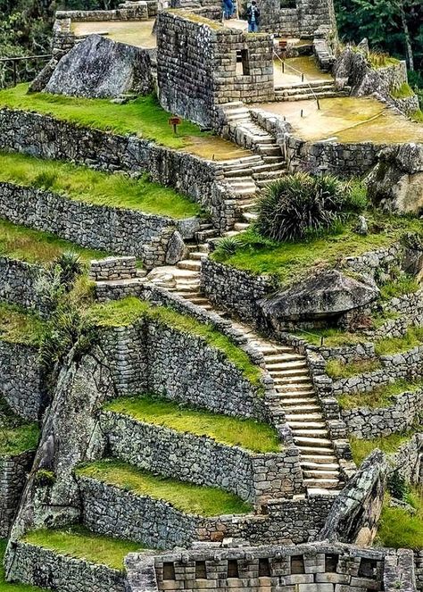 Machu Pichu Peru, Inca Architecture, South America Travel Destinations, Machu Picchu Peru, Stone Stairs, Stone Architecture, Ancient Buildings, South America Travel, Ancient Ruins