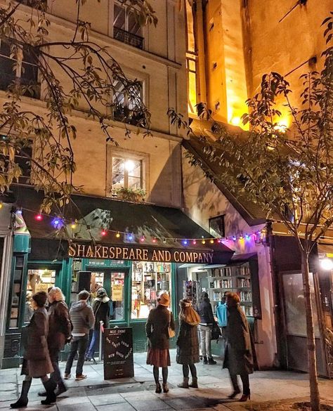 Claire Paris 🌹🇫🇷 #paris on Instagram: “🇫🇷🌹 I have always imagined that paradise would be a kind of library 📚📚💫. .” Shakespeare And Co, Springtime In Paris, France Love, Shakespeare And Company, Paris Love, Dec 26, Paris Street, Teenage Dream, Winter Travel