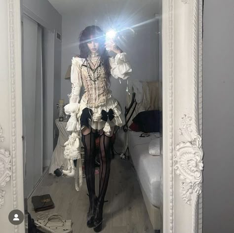 White Goth, Hallowen Ideas, Halloween Aesthetic, Oc Ideas, Fit Ideas, Alternative Outfits, Look Vintage, White Rabbit, Character Designs