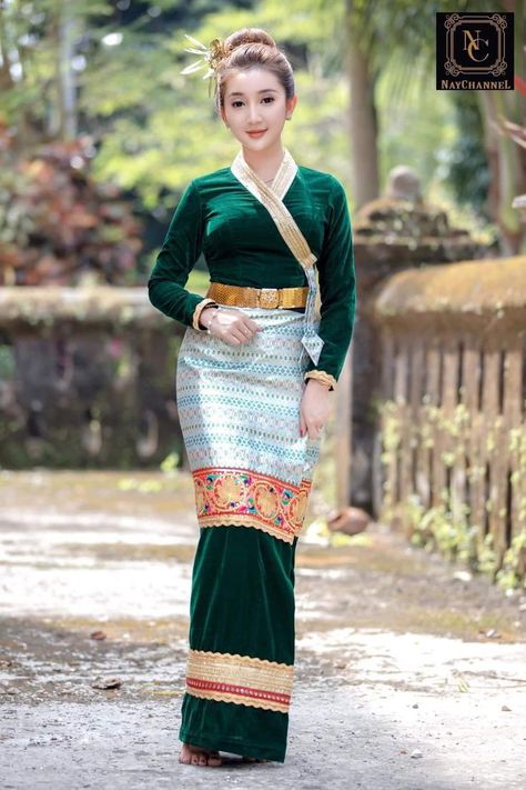 Myanmar Shan Traditional Dress, Elven Wedding Dress, Fall Photo Shoot Outfits, Wedding Dress Sketches, Long Frock Designs, Burmese Clothing, Traditional Dresses Designs, Diy Wedding Dress, Myanmar Traditional Dress