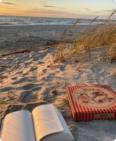 Fall At The Beach Aesthetic, Aesthetic Beach Trip, Beach Weekend Aesthetic, Fall In Florida Aesthetic, Fall Aesthetic Florida, Beach In Autumn, Fall On The Beach, Beach Fall Aesthetic, Cozy Beach Aesthetic