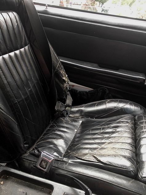 Grunge Car Interior, Jdm Car Interior, Girly Car Interior, 90s Mustang, Accessories Grunge, Aesthetic Car Accessories, 1967 Chevrolet Impala, Grunge Accessories, Aesthetic Interior