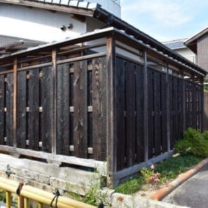 Shou Sugi Ban Fencing And Japanese Ko-Ushi Privacy Screens | Nakamoto Forestry Burnt Wood Siding, Japanese Burnt Wood, Japanese Deck, Japanese Fence, Charred Wood Siding, Property Gates, Backyard Gardens, Japanese Screen, Burnt Wood