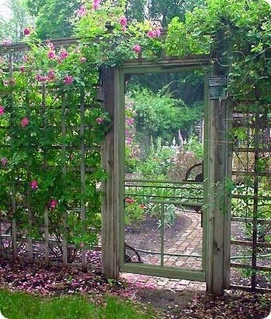 Old Screen Doors, Open Gate, Upcycle Garden, Garden Gate, Garden Doors, Garden Fencing, Garden Structures, Screen Door, Veggie Garden