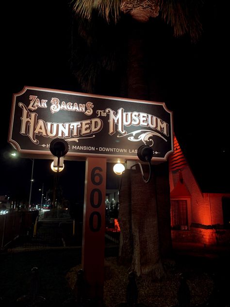 Haunted museum in Las Vegas with the most haunted objects Haunted Museum Las Vegas, Haunted Amusement Parks, Halloween Haunted House Aesthetic, Zak Bagans Haunted Museum, Haunted Places Aesthetic, Haunted House Aesthetic, Haunted Aesthetic, Haunted Hollywood, Haunted Museum