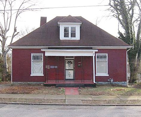 Quirky Cottage Makeover Yard Before And After, Front Porch Remodel, Before And After Home, Cottage Makeover, Ranch House Exterior, Home Exteriors, Porch Plans, Porch Remodel, Porch Addition