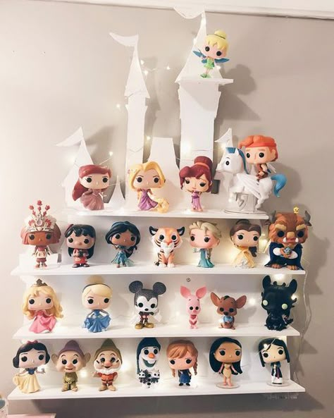 Pop Figure Display Ideas Aesthetic, Disney Funko Pop Display, Disney Doorables Display Ideas, Funky Pop Display Ideas, Pop Vinyl Display, Funko Display Ideas, Funko Pop Display Ideas, Disney Funko Pop, Toy Collection Display