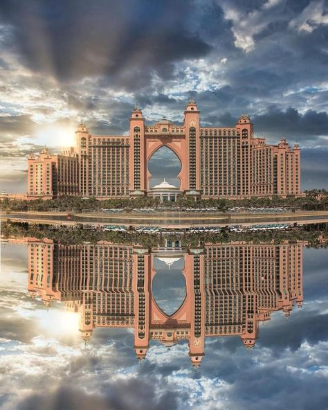 30 Bucket List, Dubai Vibes, Dubai Instagram, Atlantis The Palm, Dubai Travel Guide, Dubai Tourism, Destin Resorts, Dubai Architecture, Indoor Skydiving