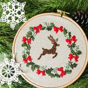 Beginner Christmas Reindeer Embroidery Kit / Craft Kit / - Etsy Georgia Handmade Tree Ornaments, Reindeer Embroidery, Embroidery Guide, Digital Tutorial, Embroidery Hoop Crafts, Holiday Embroidery, Hand Embroidery Kits, Diy Embroidery Kit, Christmas Embroidery Designs