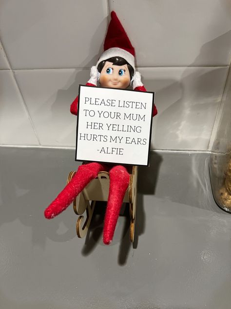 Elf on the shelf funny ideas for Christmas time Quick Elf On The Shelf Ideas Simple, Elf On Shelf Notes, Elf Ideas Easy Funny, Elf On The Shelf Pet Ideas, Elf On The Shelf Funny, Elf On Shelf Funny, Simple Elf On The Shelf, Elf Classroom, Elf Is Back Ideas