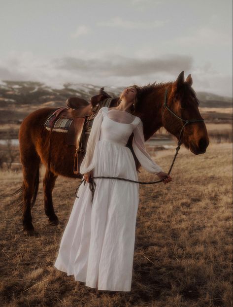 Folklore bride in Montana with horse Horse Bride Photoshoot, Bride Horse Photography, Bridal Horse Photoshoot, Horse At Wedding, Western Bridal Photoshoot, Western Bridal Portraits, Horse Elopement, Medicine Photoshoot, Bride On Horse